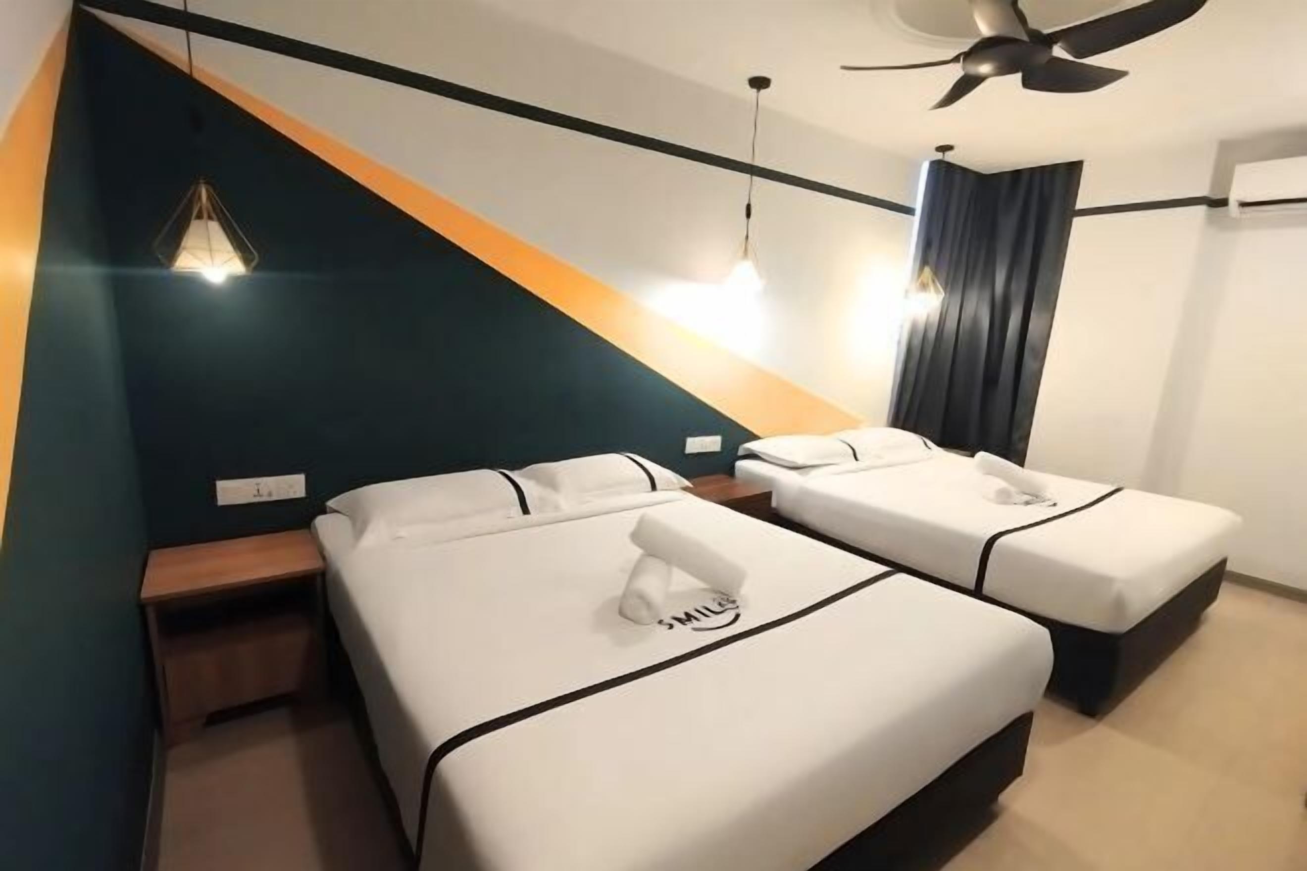 Schreibtisch, schallisolierte Zimmer, Bügeleisen/Bügelbrett