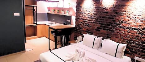 Bureau, chambres insonorisées, fer et planche à repasser, Wi-Fi gratuit