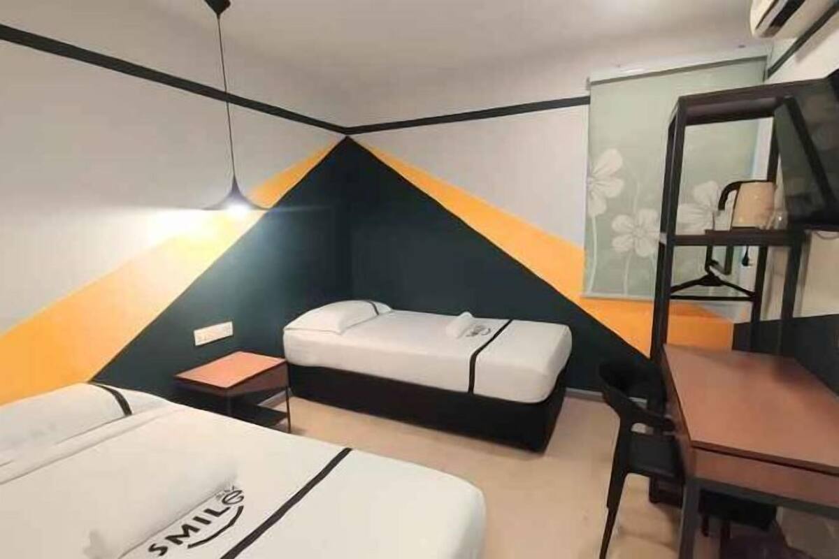 Bureau, chambres insonorisées, fer et planche à repasser, Wi-Fi gratuit