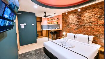 Desk, soundproofing, iron/ironing board, free WiFi