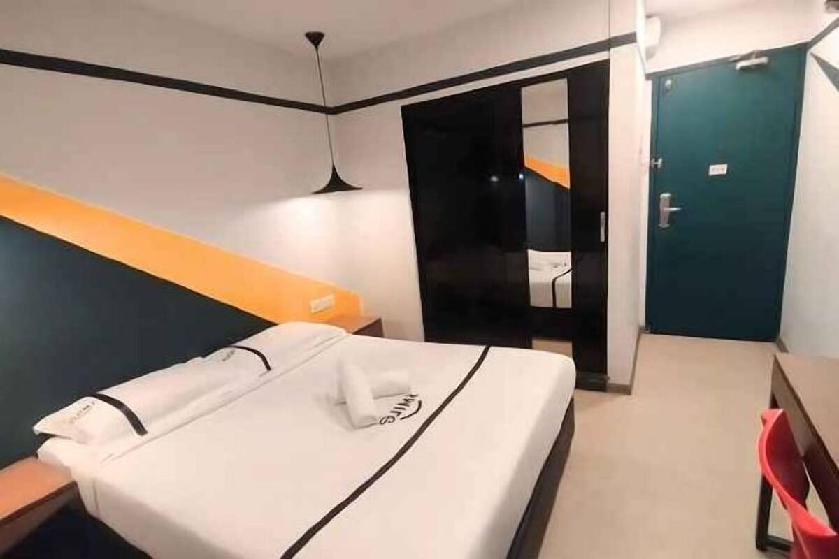 Desk, soundproofing, iron/ironing board, free WiFi