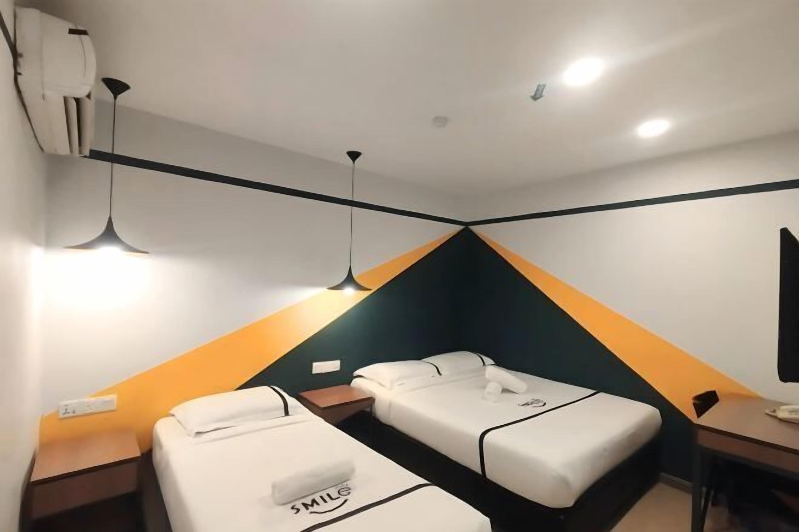 Schreibtisch, schallisolierte Zimmer, Bügeleisen/Bügelbrett