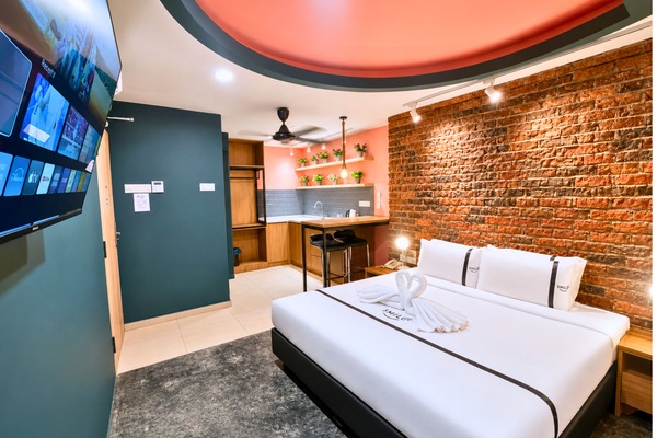 Studio | Desk, soundproofing, iron/ironing board (on request), WiFi (free)