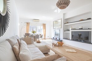 Familielejlighed - flere soveværelser - 2 badeværelser (Puerto Banus Near La Sala By The Sea) | Opholdsområde