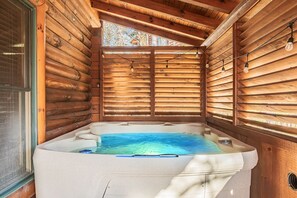 Indoor spa tub