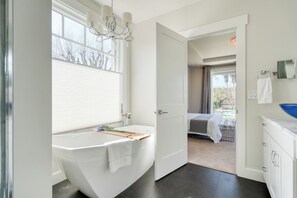 3 chambres, bureau, Wi-Fi gratuit, draps fournis