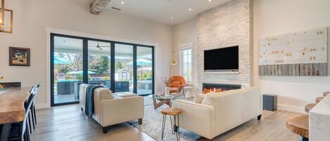 Smart TV, mesa de ping pong, estéreo, oficina