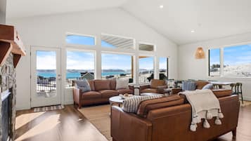 Televisio, takka, pöytäjalkapallopöytä, pöytätennispöytä