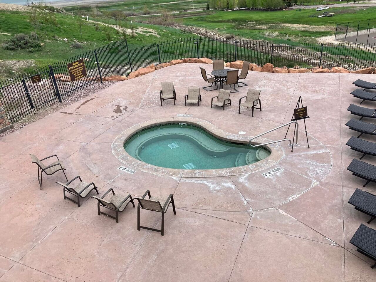 Lämmitetty uima-allas