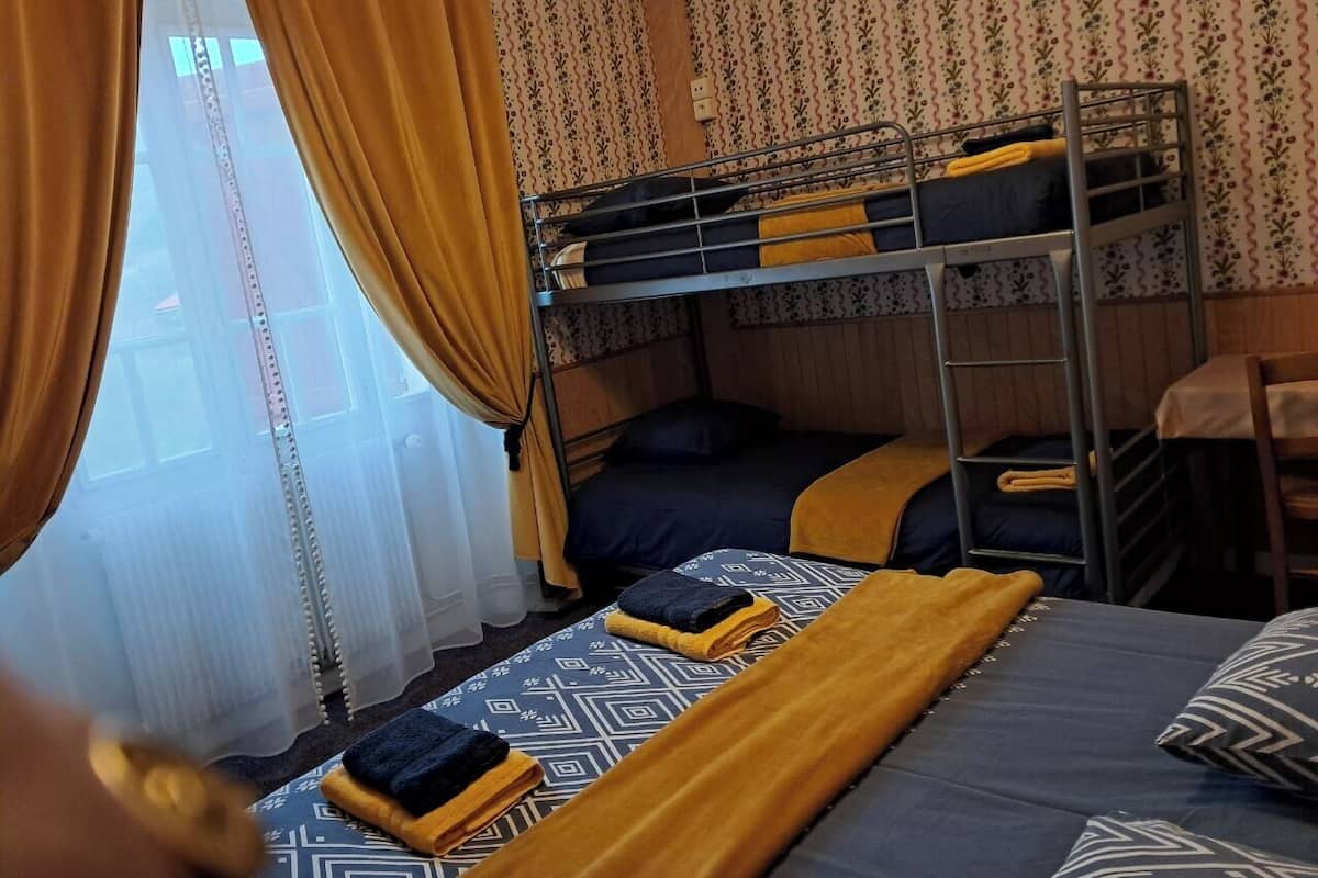 Basic Quadruple Room, Mountain View