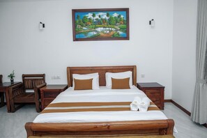 5 bedrooms, in-room safe, WiFi, bed sheets