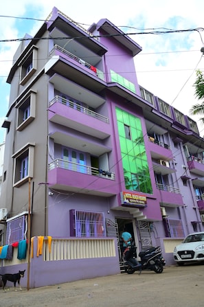 Front of property - DhamStay Hotel Beach Heaven Puri (Puri)