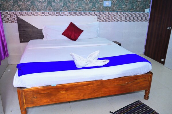 Desk, free WiFi, bed sheets