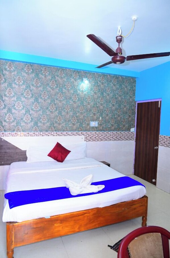 Desk, free WiFi, bed sheets