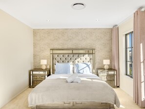 5 bedrooms, desk, iron/ironing board, WiFi