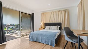 4 bedrooms, desk, iron/ironing board, WiFi