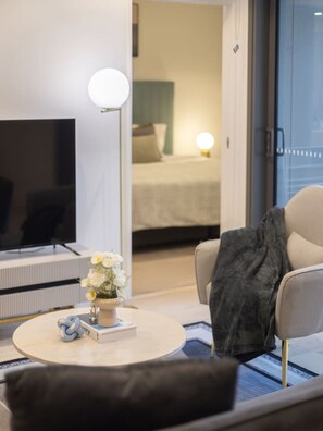 4 bedrooms, iron/ironing board, WiFi