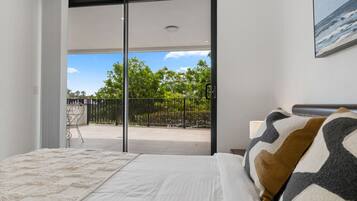 2 makuuhuonetta, työpöytä, silitysrauta/-lauta, Wi-Fi