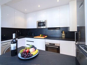Frigorifero, microonde, forno, lavastoviglie