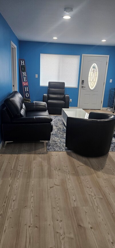 Charming 2-bedroom house with WiFi & AC @ SeaTacAirport