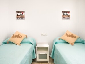 3 bedrooms, desk, internet