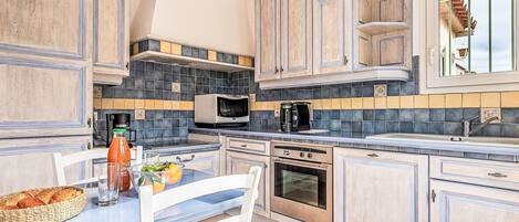 Réfrigérateur, micro-ondes, four, lave-vaisselle