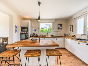 Fridge, microwave, oven, dishwasher - La Tour Bourgerel avec piscine by Interhome (Baden)