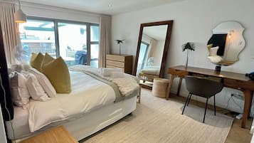 3 habitaciones, escritorio, tabla de planchar con plancha y wifi gratis
