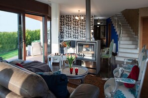 Smart TV, fireplace, ping pong