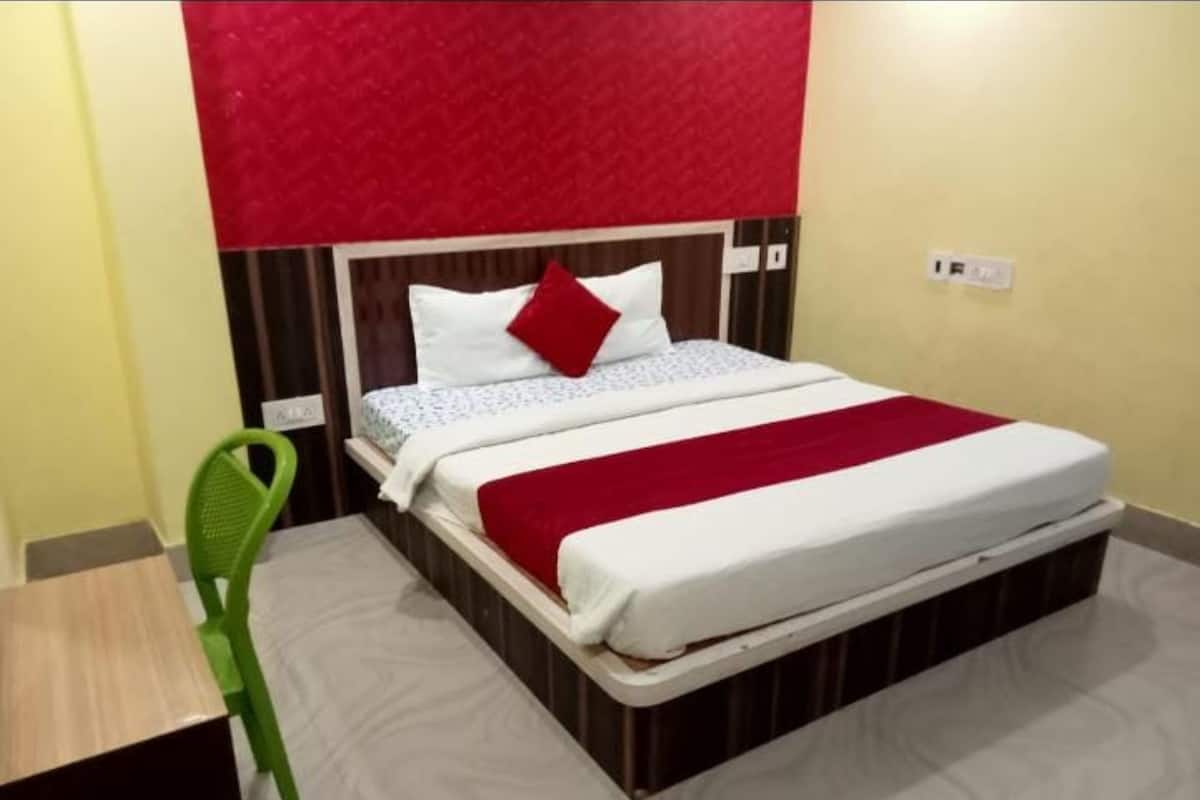 Escritorio, wifi gratis y ropa de cama