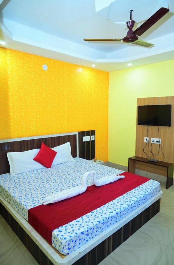 Desk, free WiFi, bed sheets