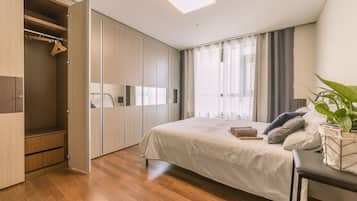 4 bedrooms, iron/ironing board, WiFi