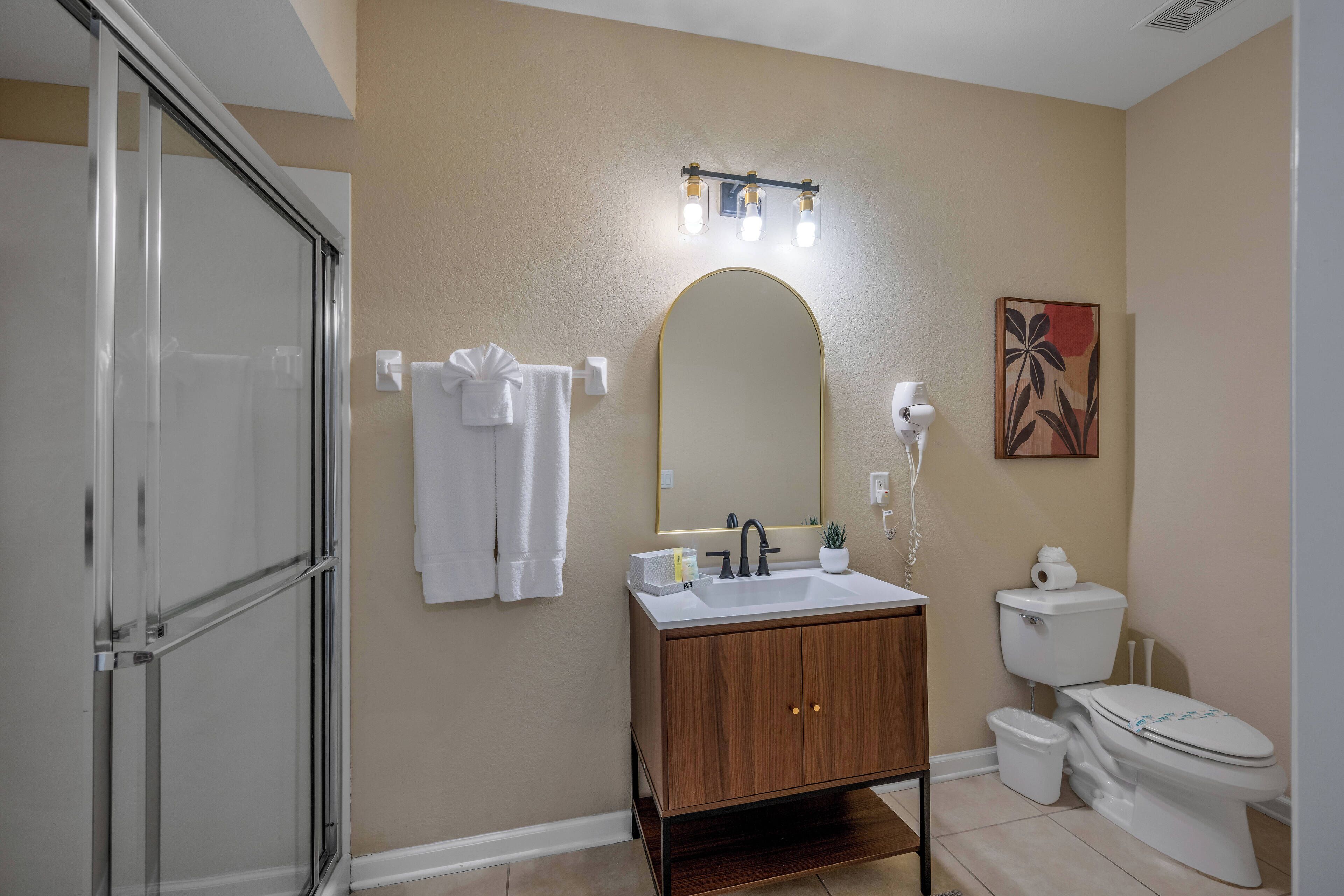 Private bathroom in queen bedroom on the first floor