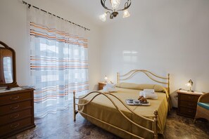 2 bedrooms, free WiFi - Holiday Home in Lu Bagnu near Beaches (Lu Bagnu)