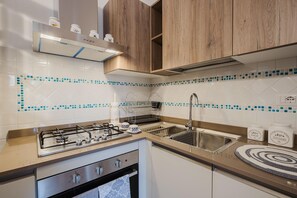 Kühlschrank, Ofen, Herdplatte
