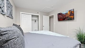 2 bedrooms, iron/ironing board, WiFi, bed sheets