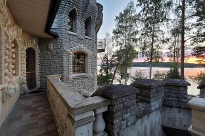 Pinecrest Villa - Castle Style Living on Seaside