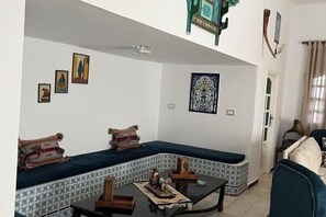 Living area - Dar Louzir a Tazarka (Tazerka)