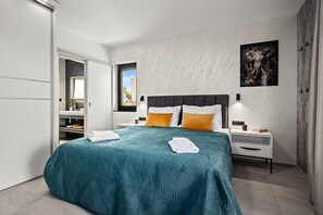 3 bedrooms, iron/ironing board, travel cot, free WiFi