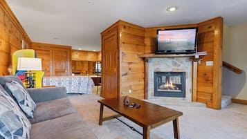 Appart'hÎtel Signature, 1 grand lit et 1 canapé-lit, cheminée, vue montagne | Coin séjour