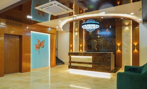 In-room safe, blackout drapes, soundproofing, iron/ironing board - Sri Krishna Inn (Devanahalli)