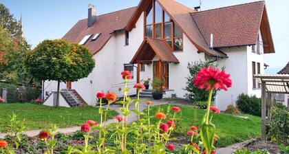 Ferienwohnung 'Widenhorn' mit Seeblick, Gemeinschaftsgarten und Wi-Fi