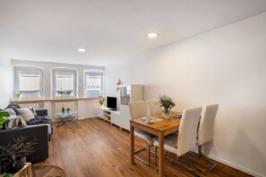 Dining - Apartment 'Siika' with Private Terrace, Private Garden and Wi-Fi (Annweiler am Trifels)
