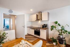 Refrigerador, horno, placa de cocina, lavavajillas