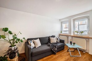 TV - Apartment 'Siika' with Private Terrace, Private Garden and Wi-Fi (Annweiler am Trifels)