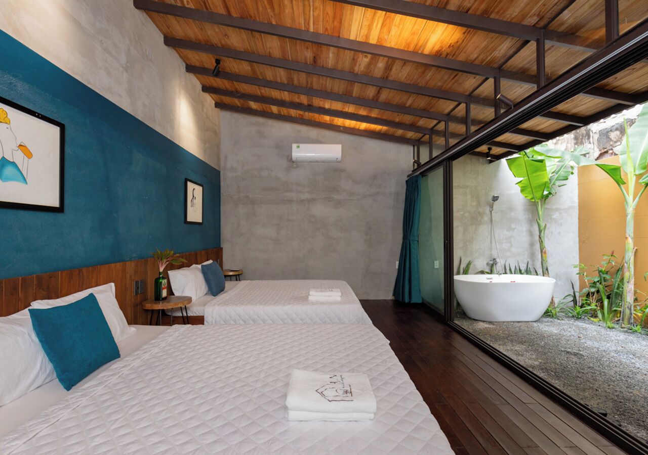 8 bedrooms, desk, soundproofing, iron/ironing board