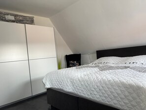 1 chambre, fer et planche à repasser, Wi-Fi gratuit, draps fournis