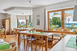 Dining - Room 'Partial Lake View' (Uhldingen-Mühlhofen)