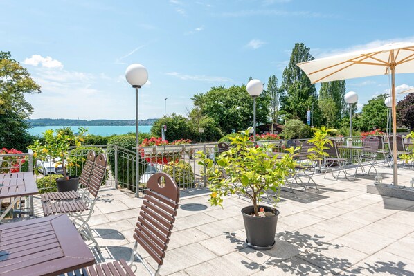 Outdoor dining - Room 'Partial Lake View' (Uhldingen-Mühlhofen)
