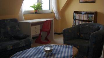 Fernseher, DVD-Player, Stereoanlage